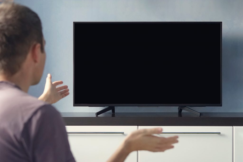tv se escucha pero no se ve pantalla negra